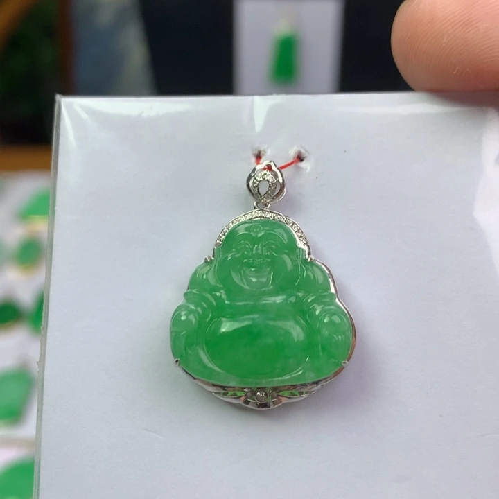 颈饰18K金镶嵌翡翠