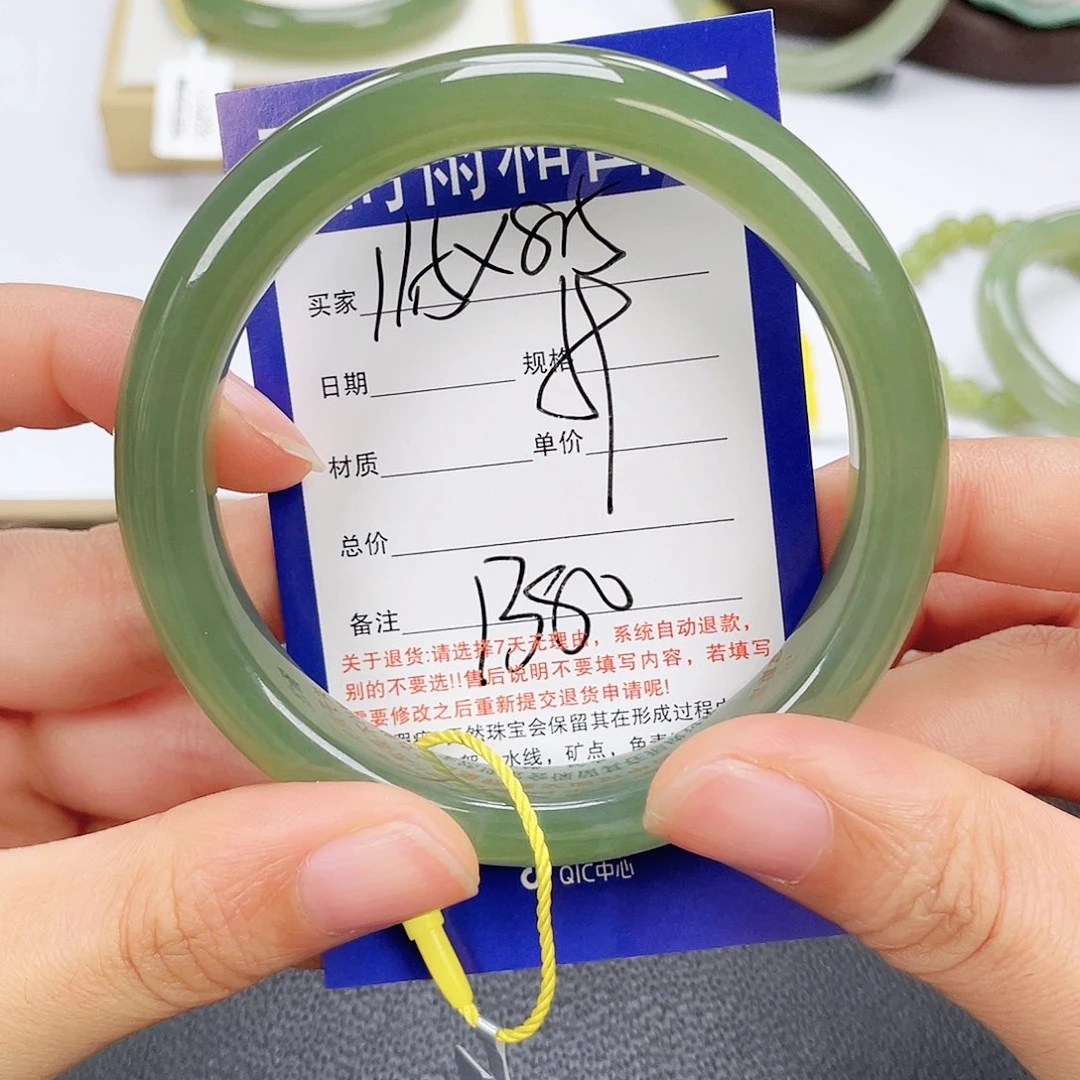 和田玉未镶嵌手镯