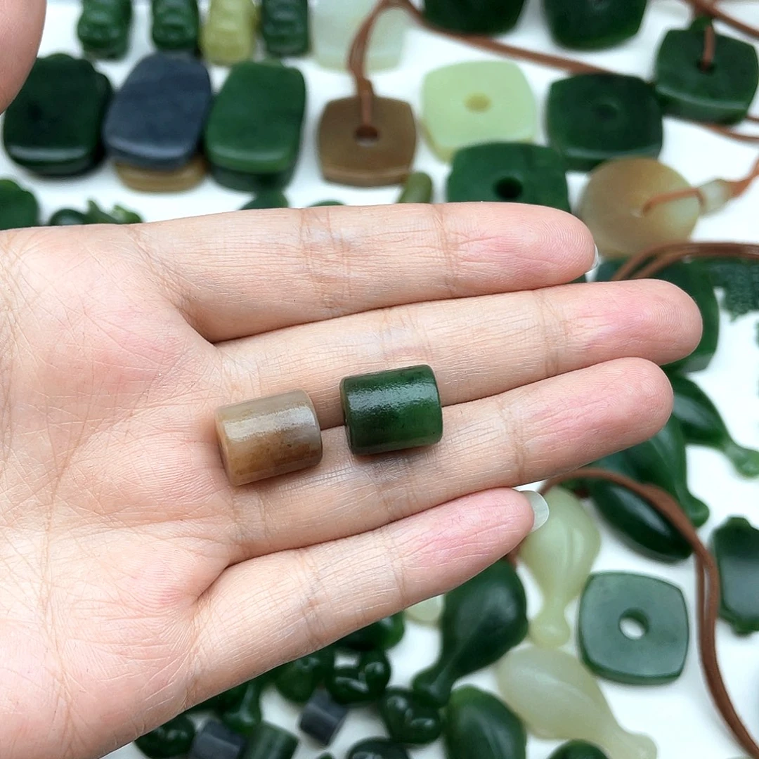 颈饰未镶嵌和田玉小*杨