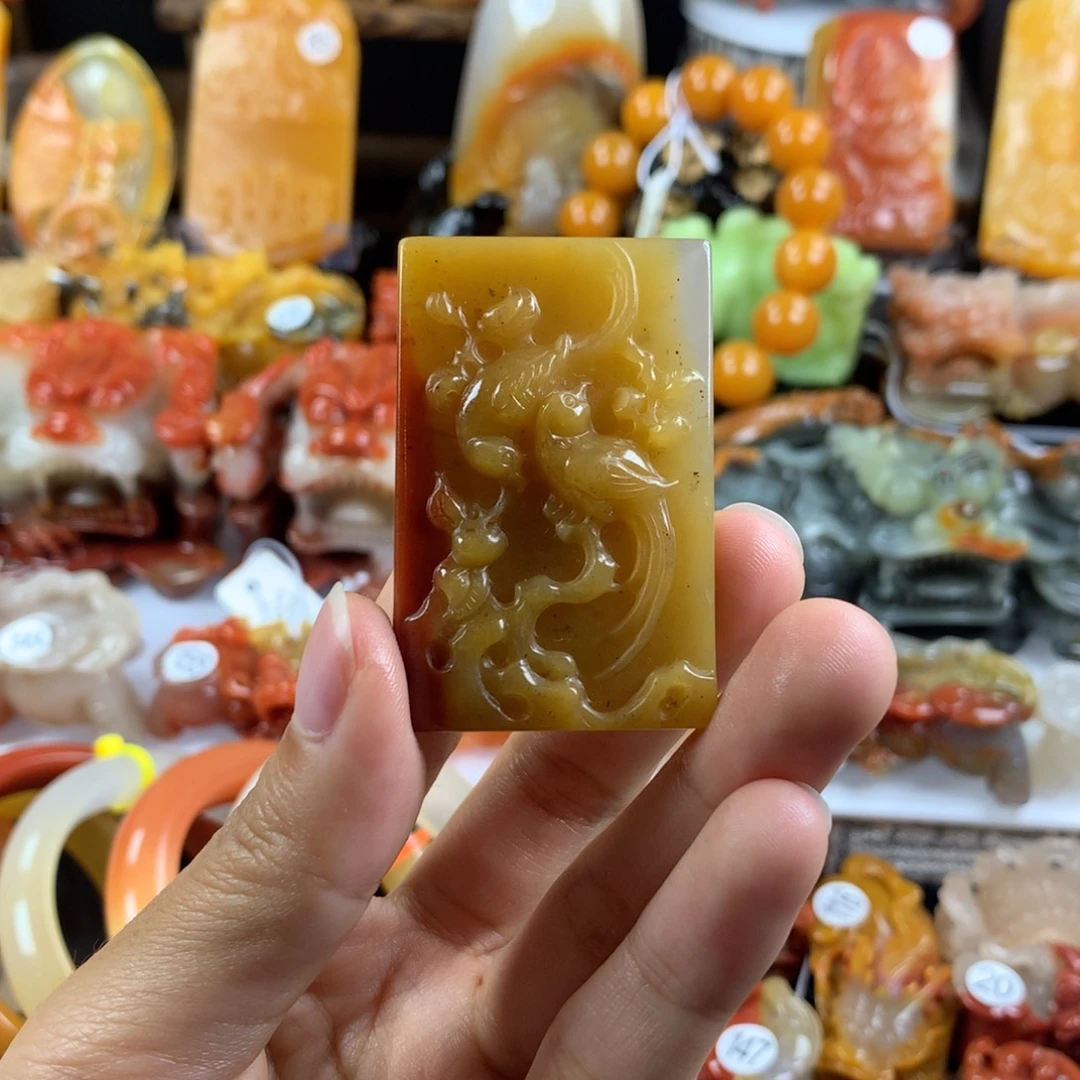 石英质玉（黄龙玉）未镶嵌挂件