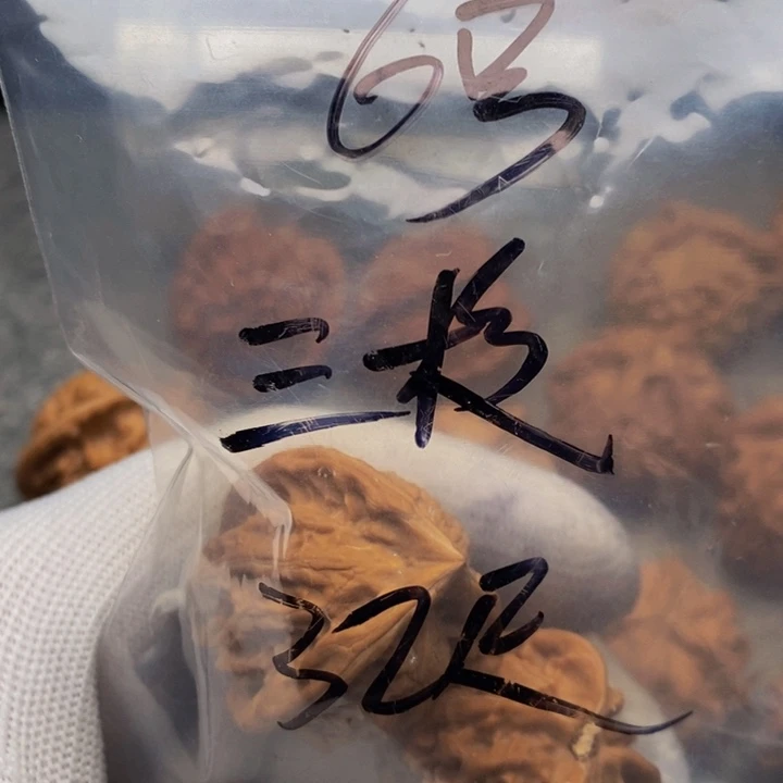 挨***熊吊坠文玩核桃三棱