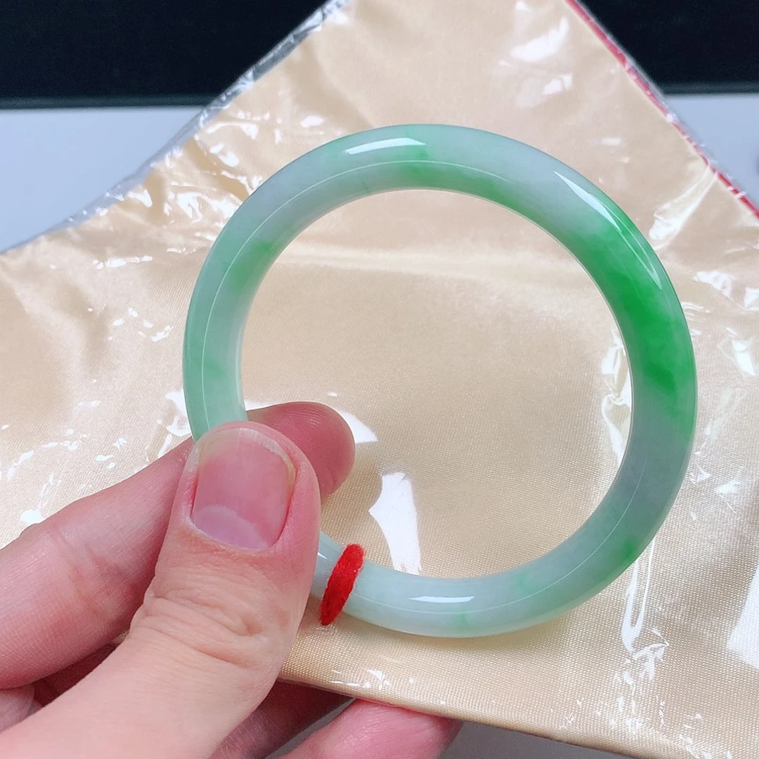 翡翠未镶嵌手镯555