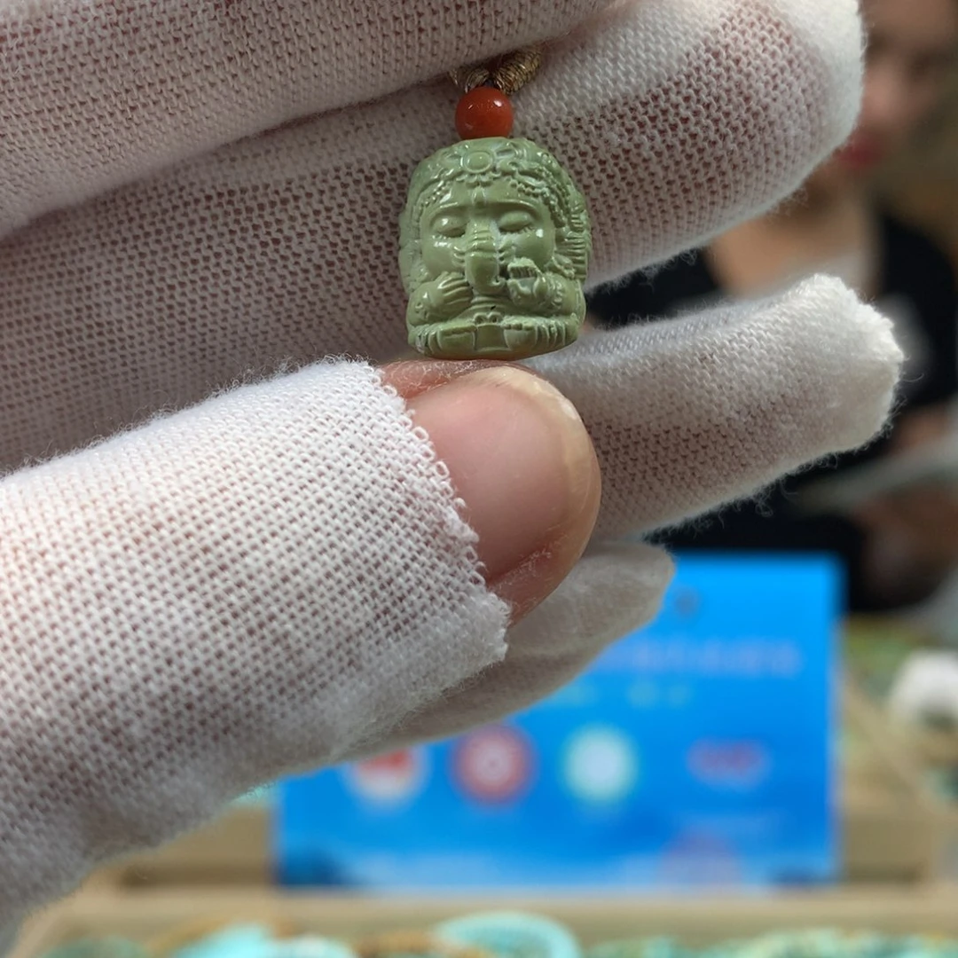绿松石未镶嵌挂件