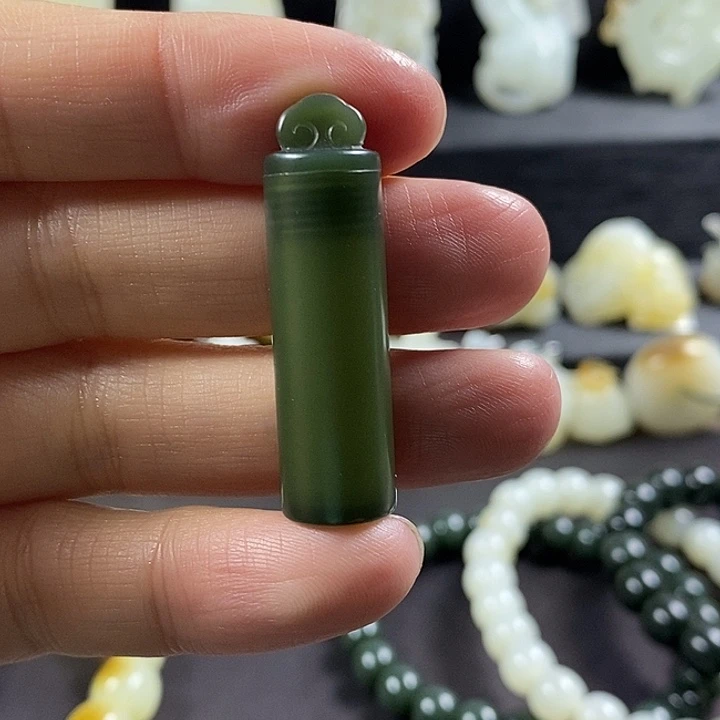 和田玉未镶嵌颈饰香水瓶 需包容