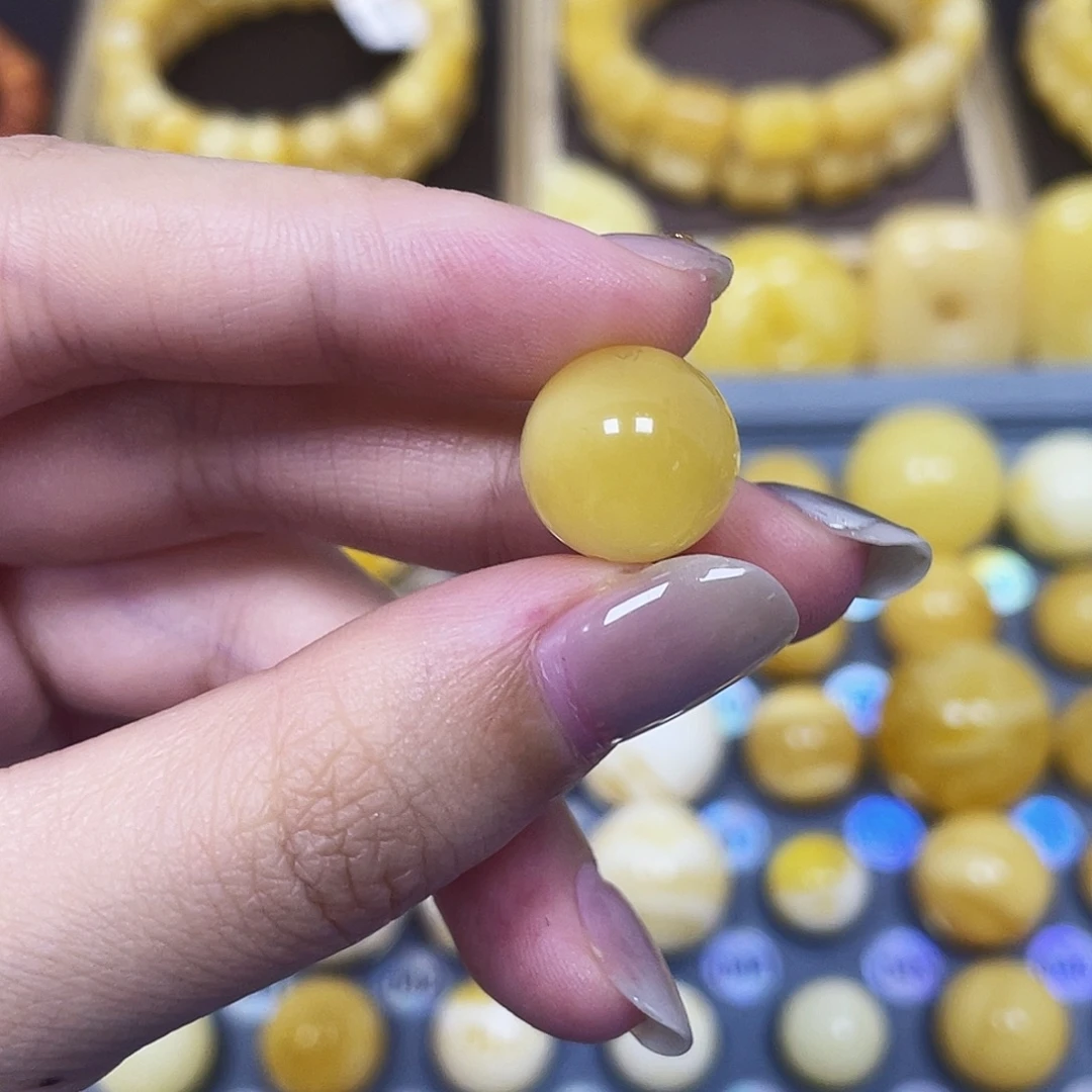 琥珀未镶嵌裸石12.9mm瑕 241