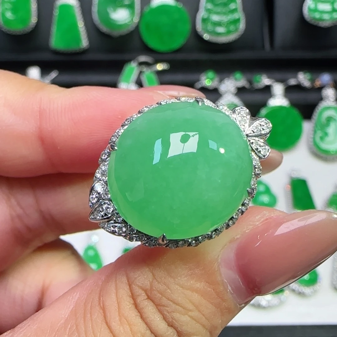 翡翠18K金镶嵌颈饰戒指