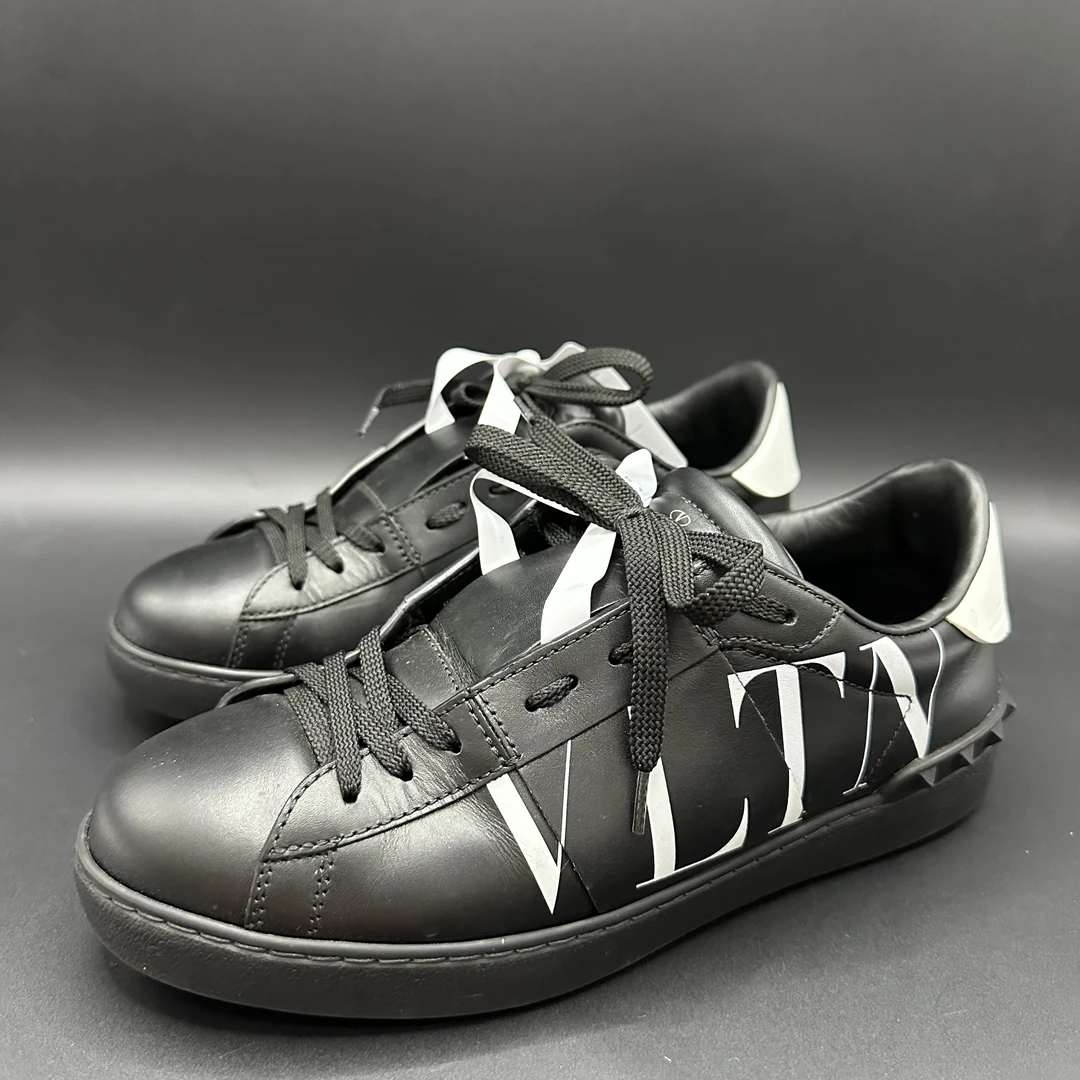 95新 Valentino/华伦天奴 男士时尚休闲百搭黑色板鞋40.5码 lb210