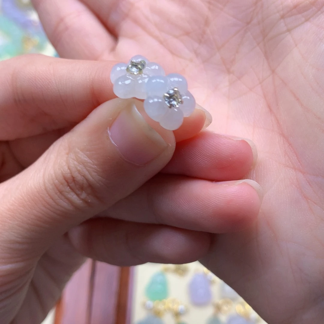 翡翠未镶嵌颈饰是