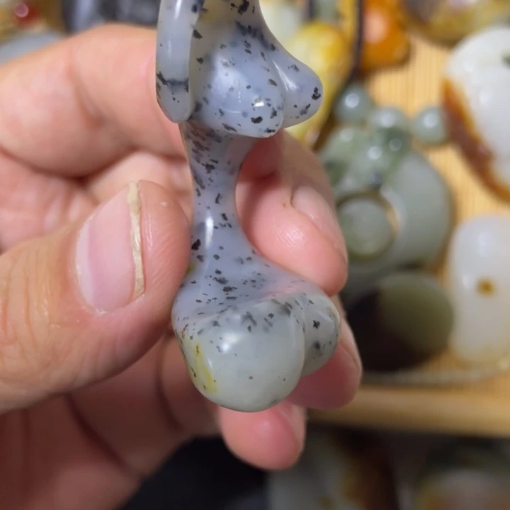 和田玉(墨玉)未镶嵌颈饰