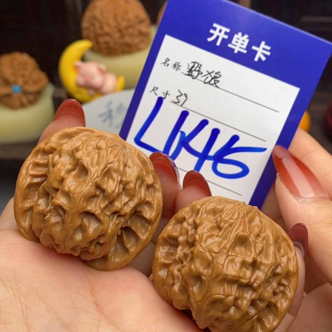 文玩核桃吊坠野狼