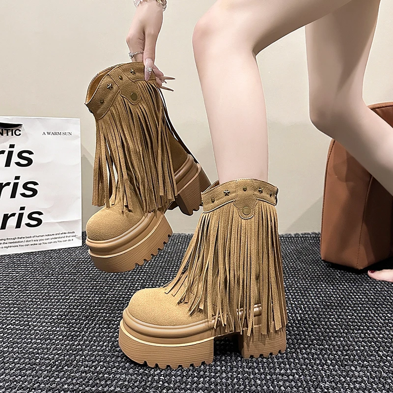 复古铆钉流苏短靴西部靴女2025秋冬新款百搭磨砂皮厚底增高马丁靴