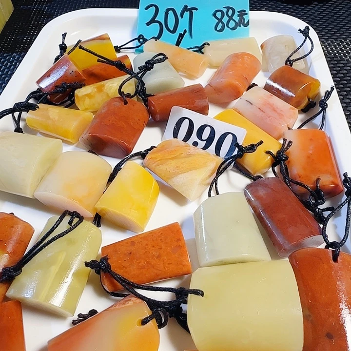 印石青田石老挝石椭圆随形印章30个88元，尺寸2-3多公分