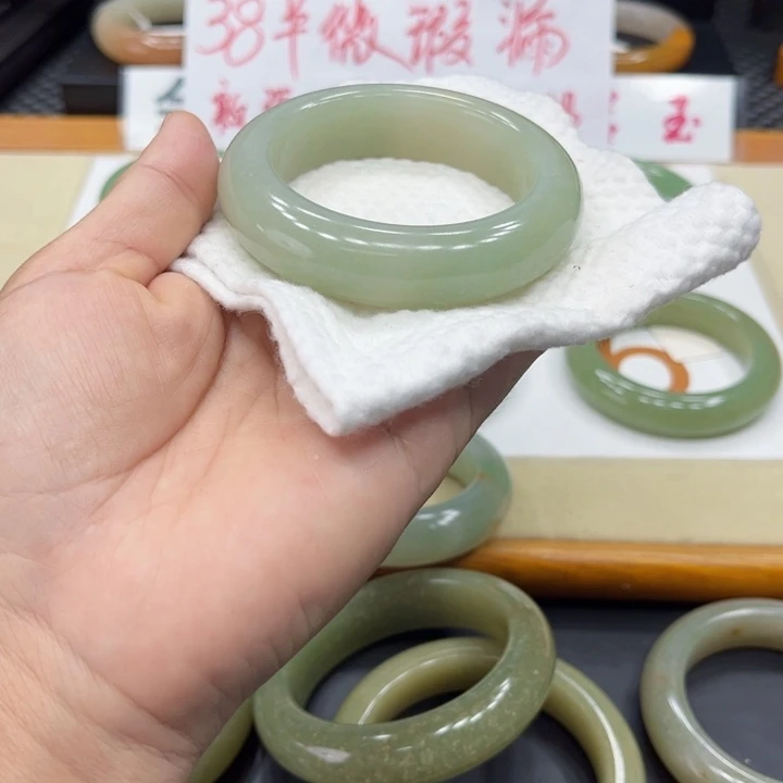 未镶嵌手镯石英质玉0****糕