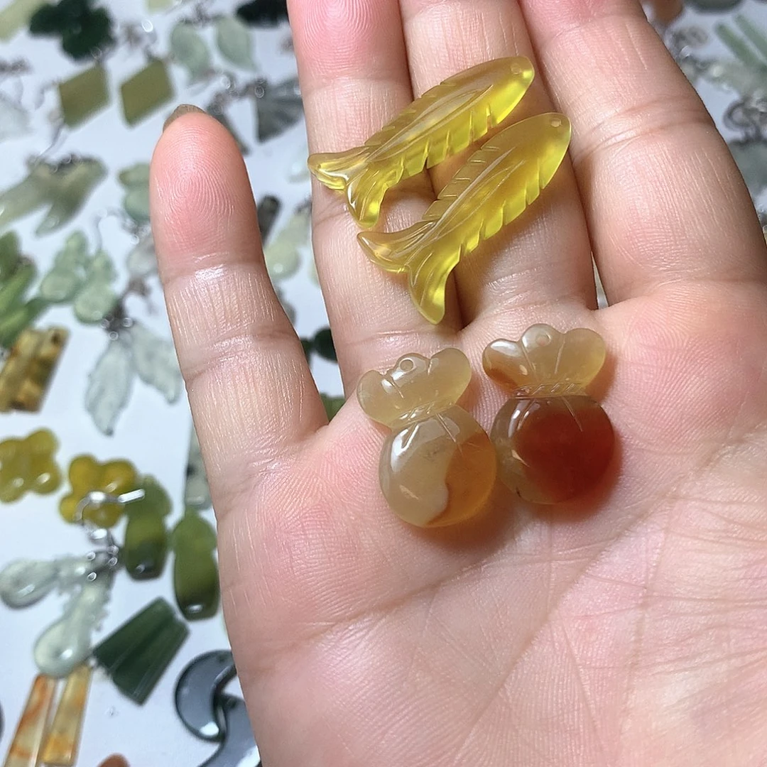 小***˘蛇纹石玉未镶嵌耳环