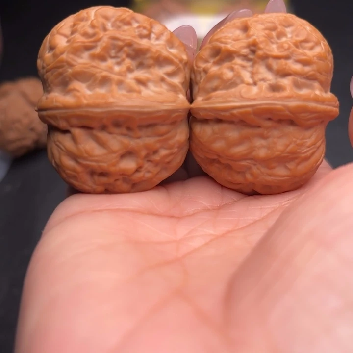 把件桃核43元宝狮子头