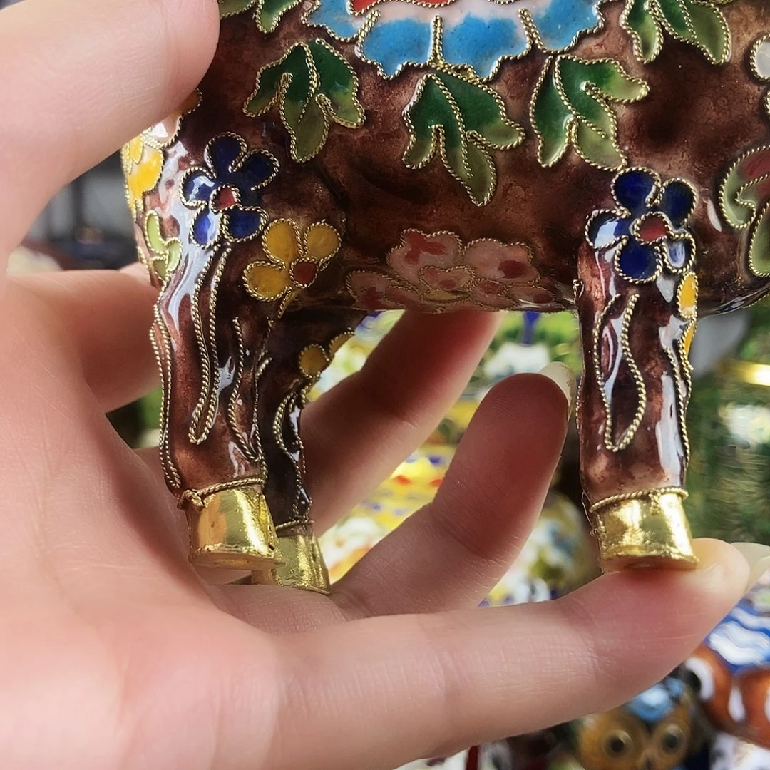 开****景泰蓝猪一对创汇