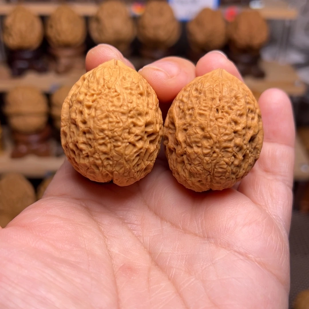 文玩核桃把件9w鱼子纹绣球39尺