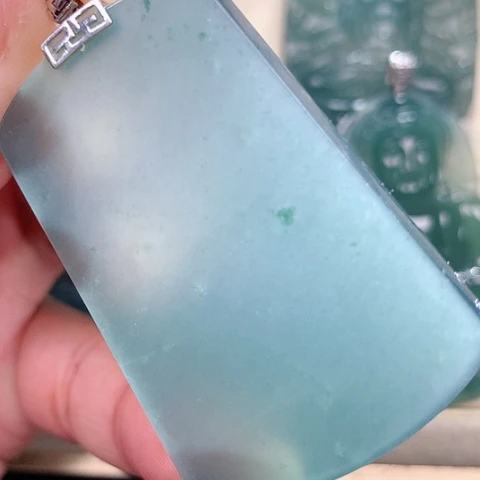 【闪购商品】颈饰18K金镶嵌翡翠