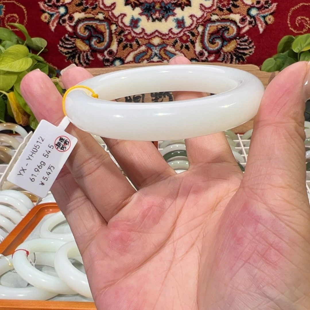 未镶嵌手镯和田玉和田玉手镯