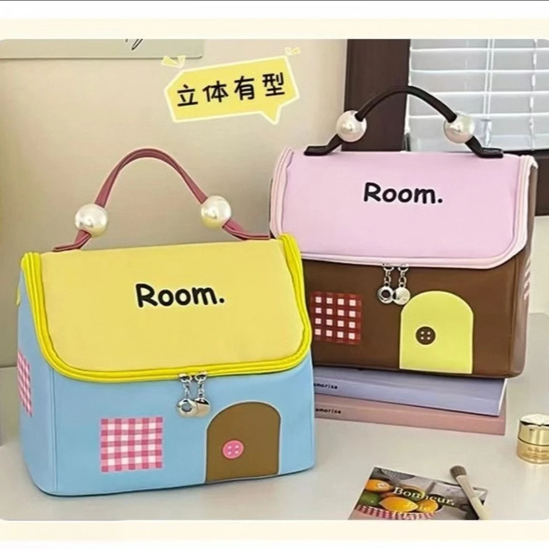 2025新款可爱房子便携式旅行洗漱品手提大容量分区收纳袋化妆包女