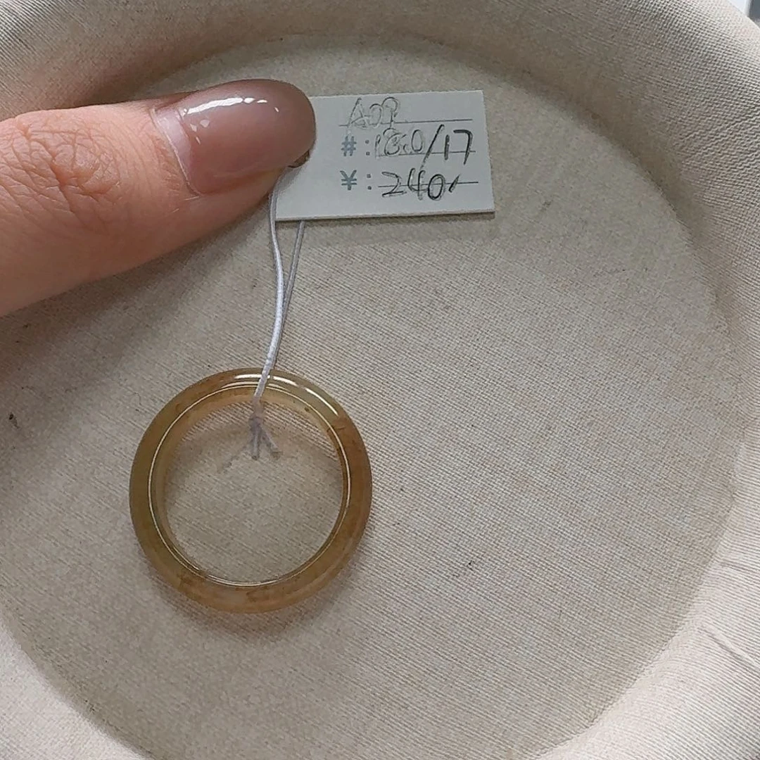 未镶嵌戒指和田玉
