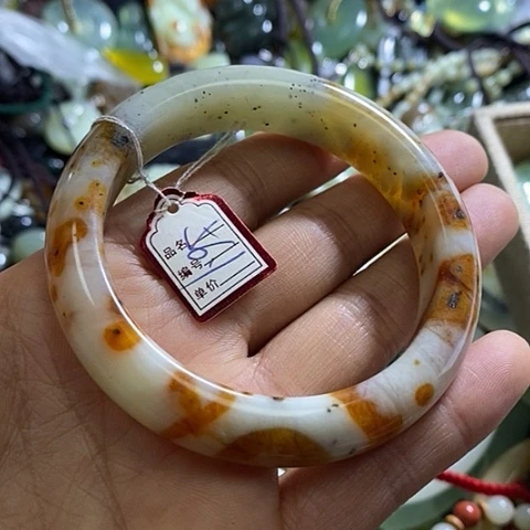 岫玉手镯未镶嵌一个