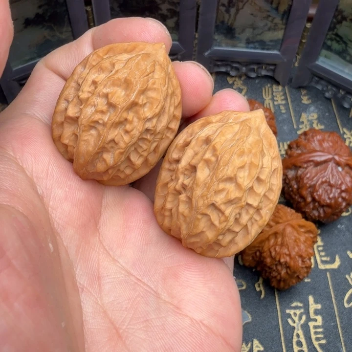 文玩核桃吊坠野核柳叶鸡心31