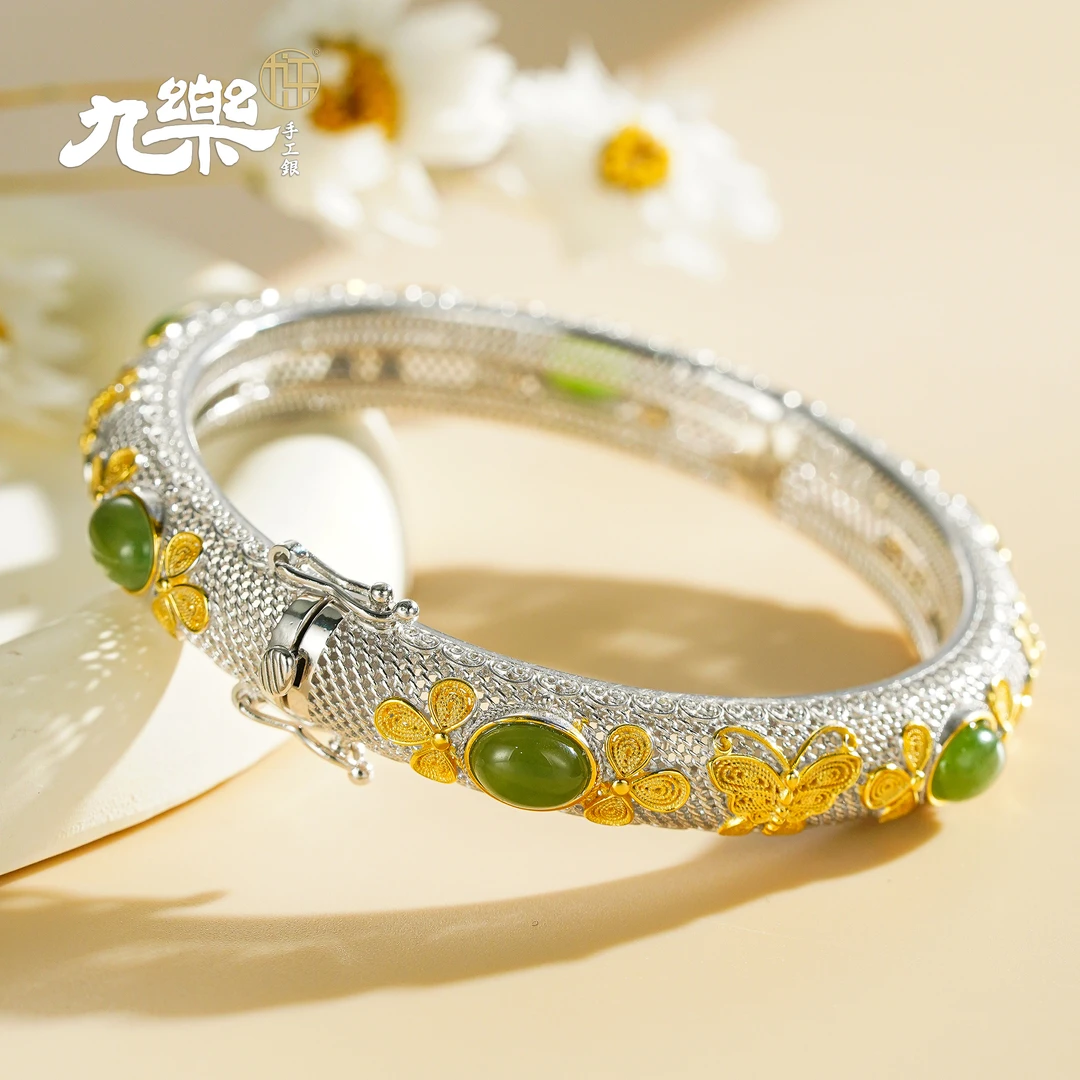 九乐镂空金银分色蝴蝶碧玉卡扣手镯