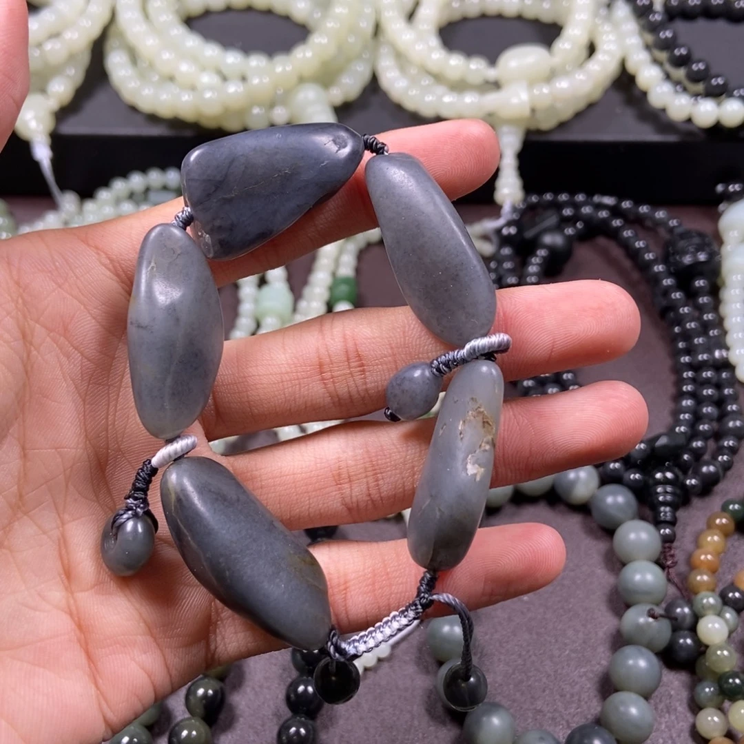 和田玉未镶嵌把件