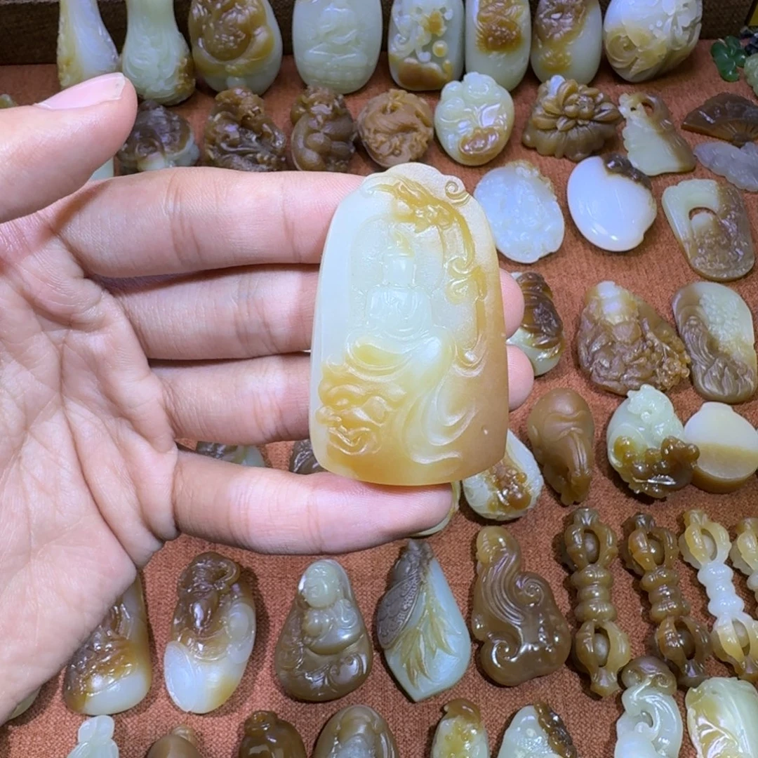 和田玉未镶嵌颈饰