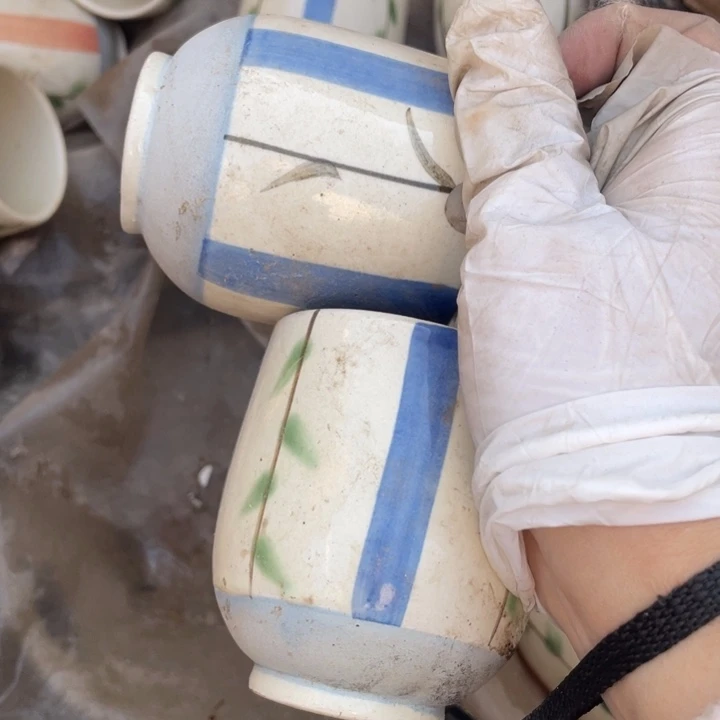 其他盘子碗砂锅都有