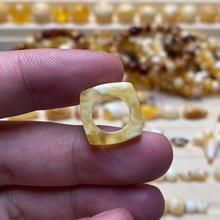 未镶嵌琥珀珠宝奇石