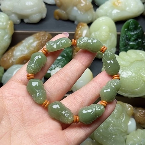 颈饰未镶嵌和田玉阿*哥