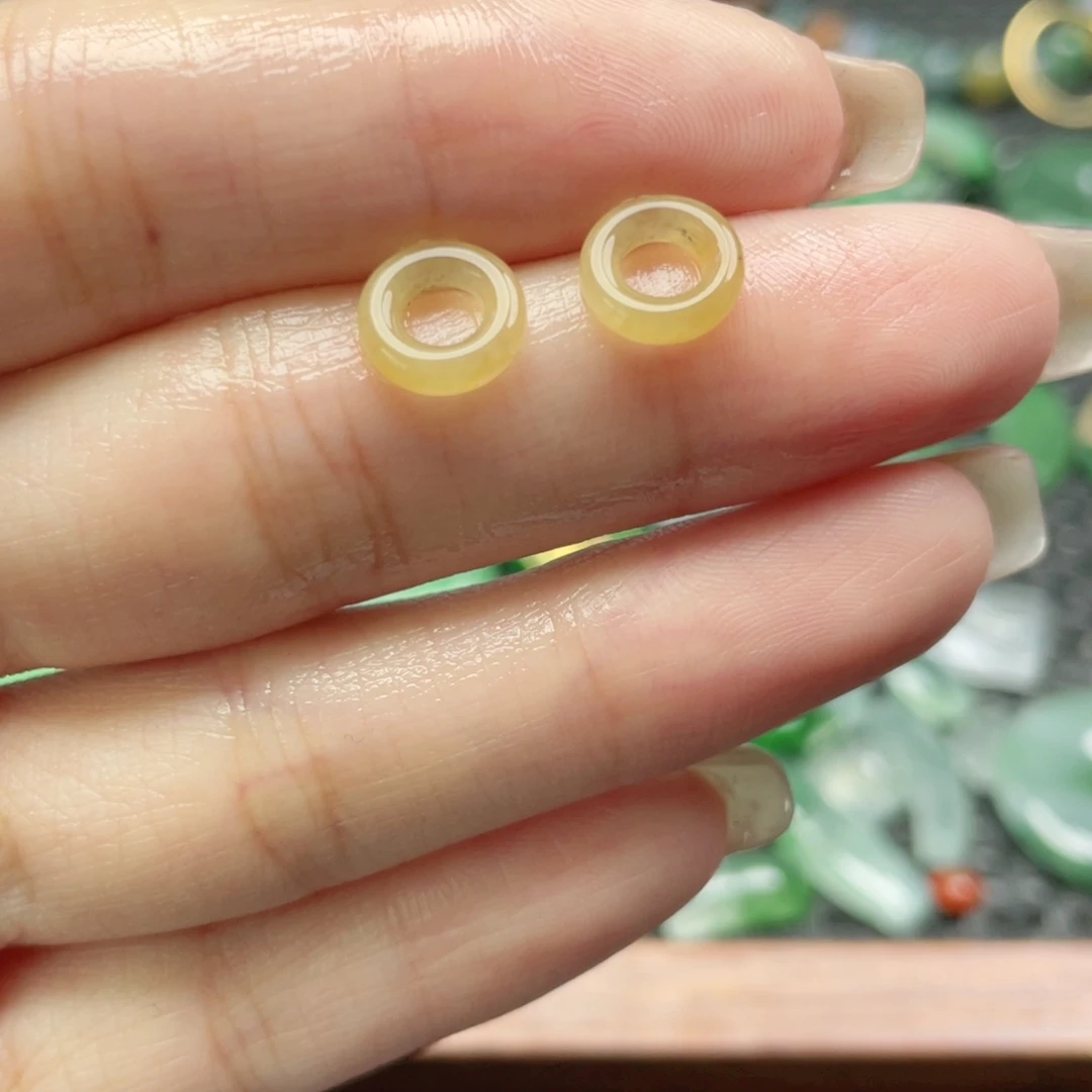 黄***闲定制翡翠未镶嵌翡翠