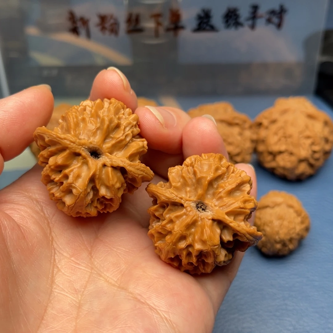 R***四文玩核桃把件苹果圆