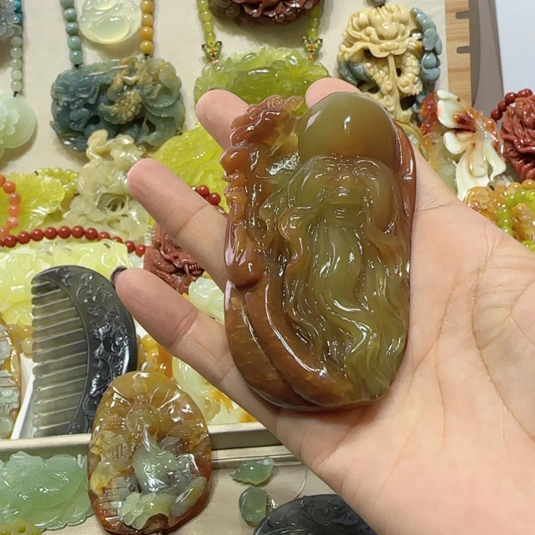 未镶嵌蛇纹石玉吊坠荔**?