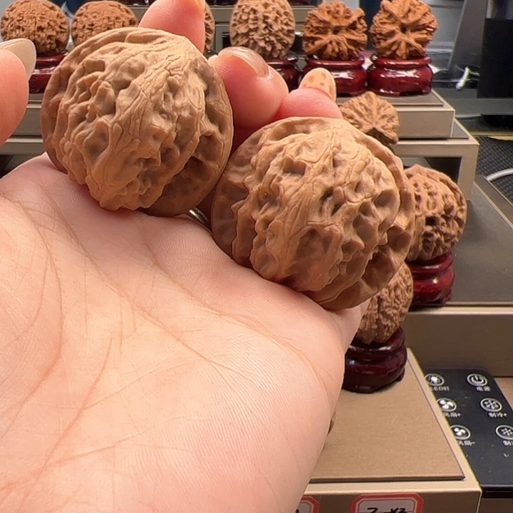 吊坠文玩核桃37 野狼 y-010