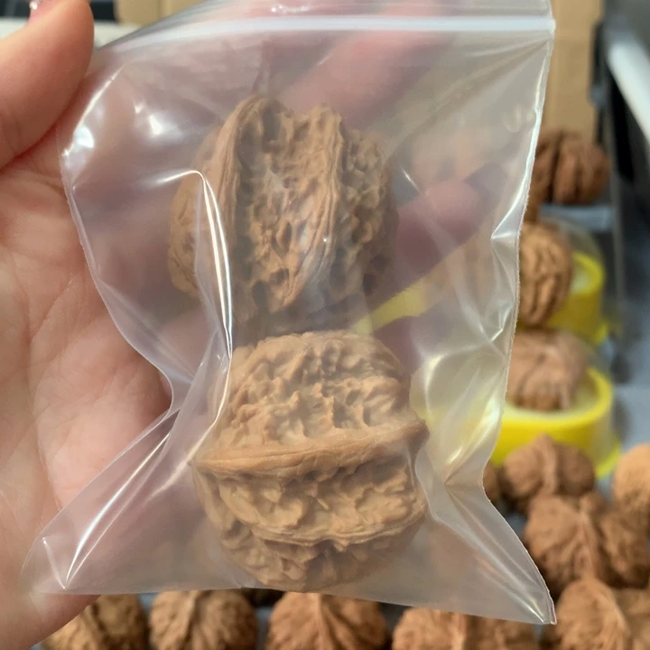 江***2文玩核桃吊坠异形单只，有瑕疵