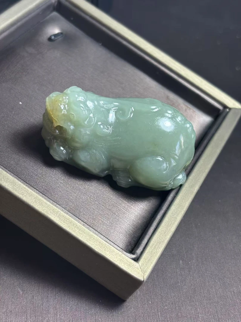 和田玉 且末蓝 大貔貅  （带糖）