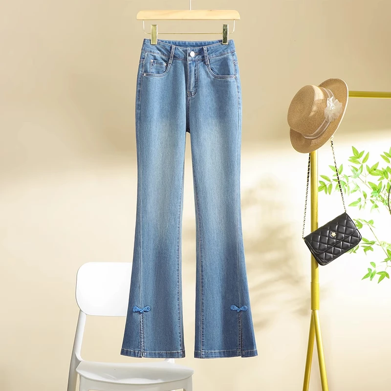 拉夏贝尔刺绣国风牛仔微喇裤女2025新款显瘦浅色新中式开叉喇叭裤