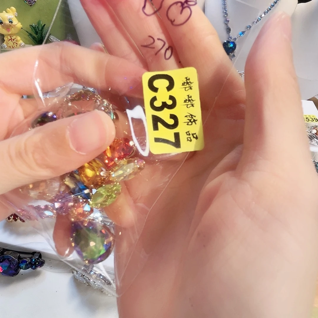 铁合金皮质施华胸针