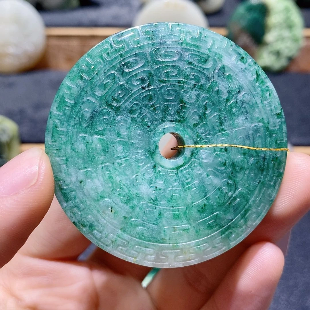 李***子独山玉未镶嵌吊坠