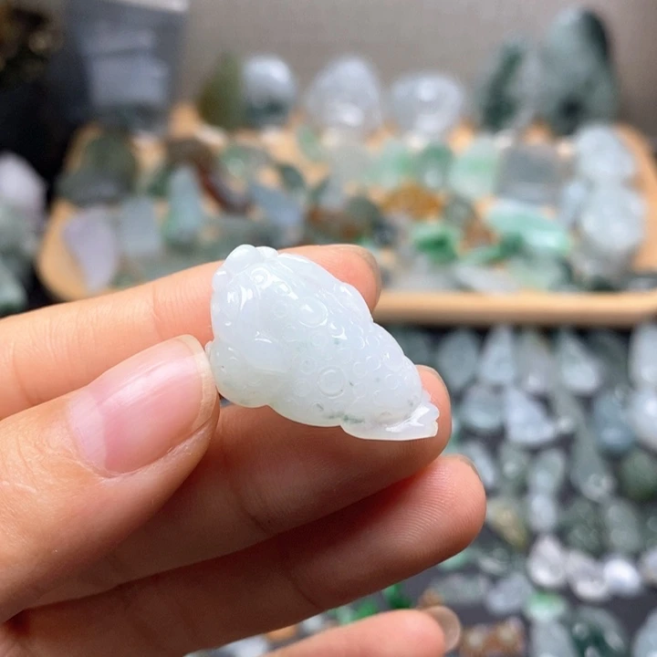 翡翠未镶嵌颈饰金蟾