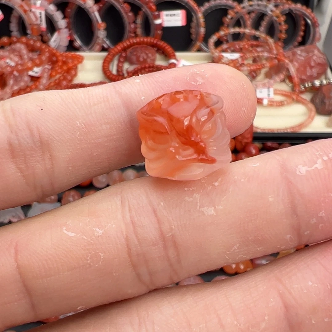 南红玛瑙未镶嵌颈饰醒狮头