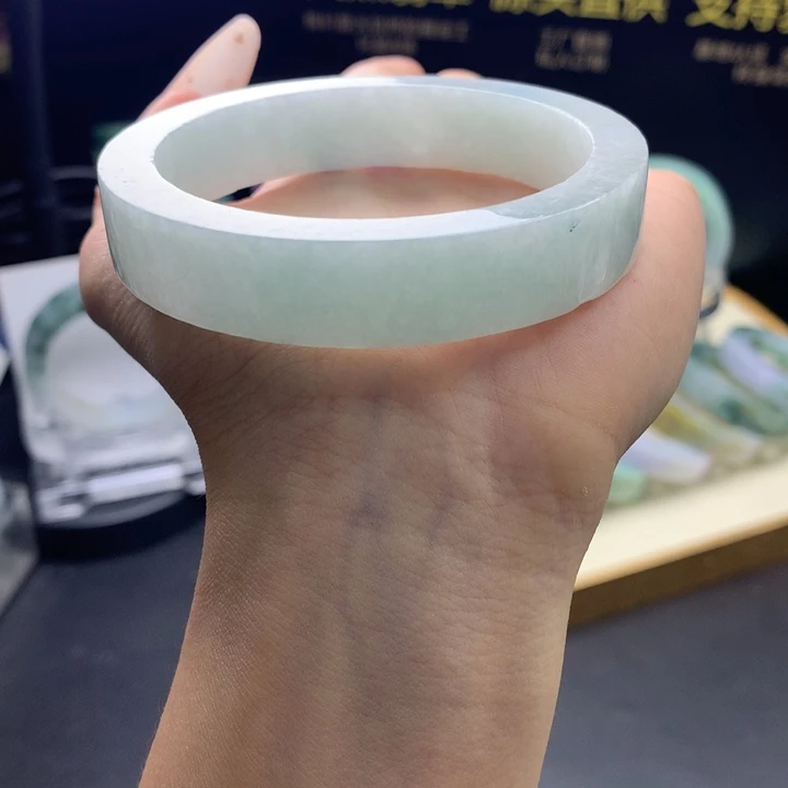 未镶嵌翡翠手镯定制翡翠
