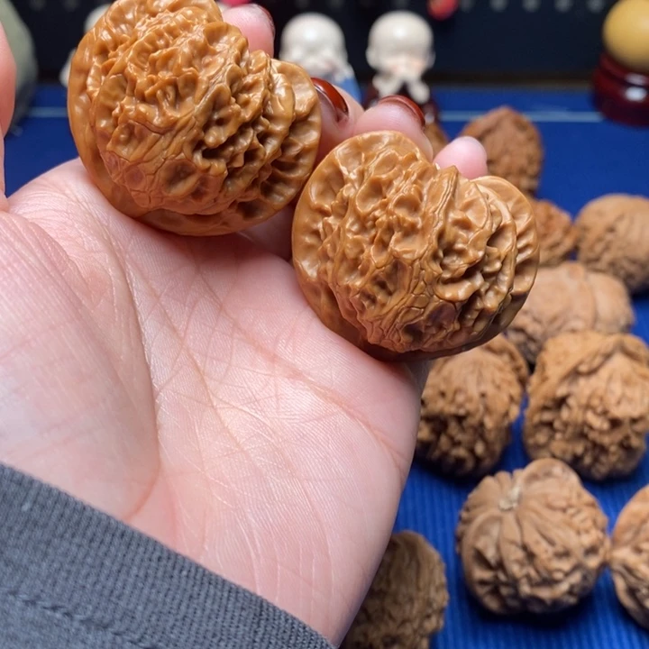 阿***啊把件文玩核桃41尺桃心宫灯