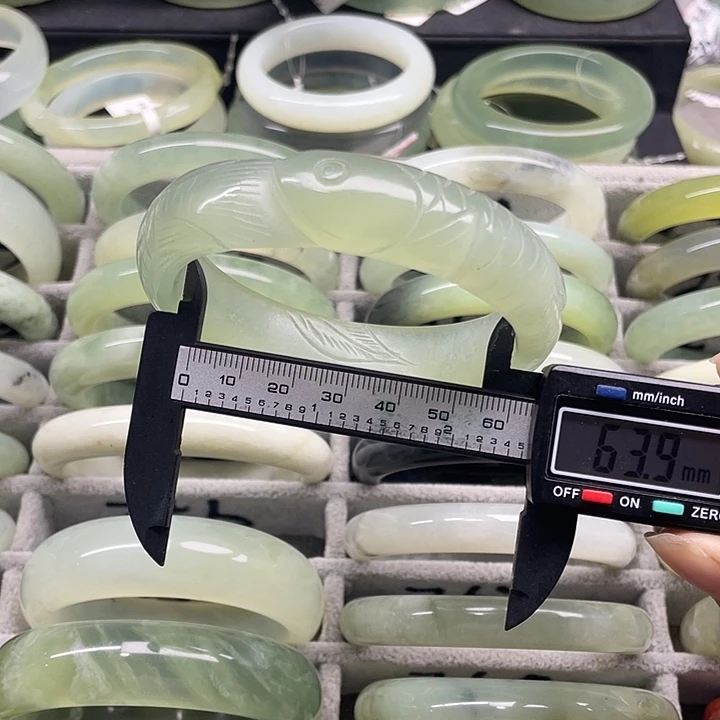 蛇纹石玉未镶嵌手镯256