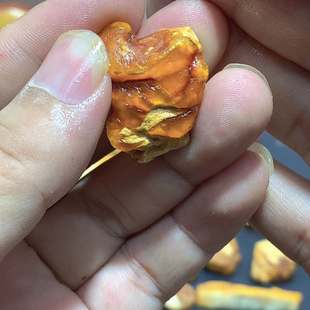 缪***e定制琥珀蜜蜡原石定制