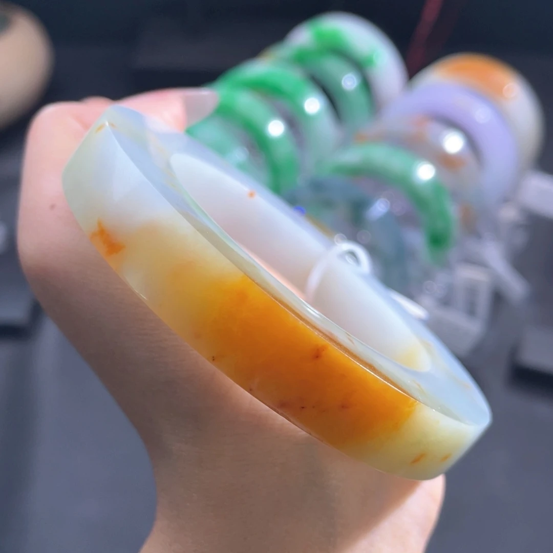 未镶嵌翡翠手镯定制翡翠