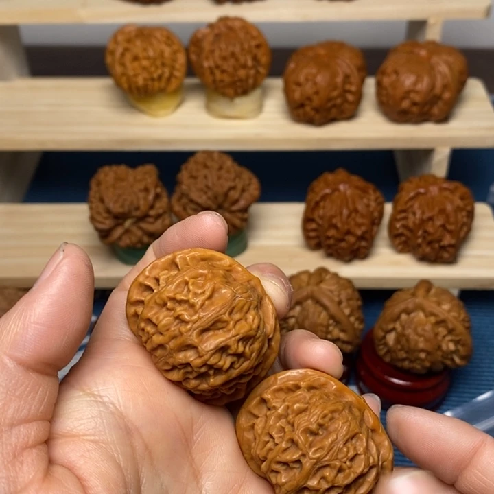 花***.文玩核桃把件宫灯